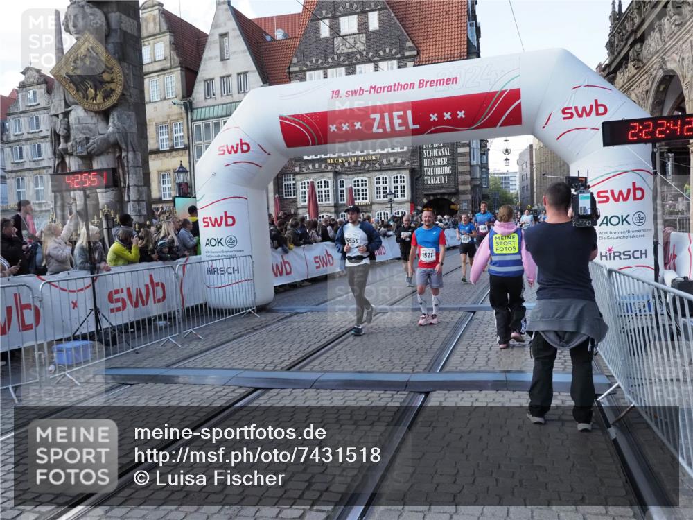 06.10.2024 - 19. swb-Marathon Bremen Luisa Fischer http://msf.ph/oto/7431518 06.10.2024 13:55:51 Ziel 449, 1521, 2108, 2168, 2517, 2598, 5556, 5849 meine-sportfotos.de