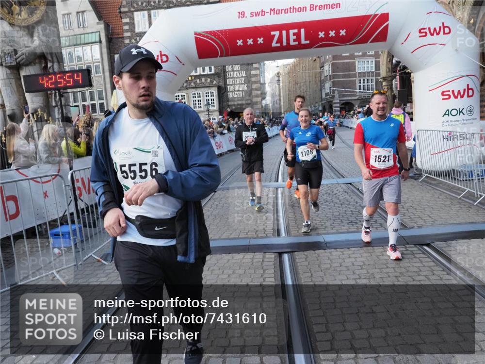 06.10.2024 - 19. swb-Marathon Bremen Luisa Fischer http://msf.ph/oto/7431610 06.10.2024 13:55:54 Ziel 449, 1521, 2108, 2168, 2517, 2580, 3175, 3322, 4401, 4402, 5556, 5849, 6074 meine-sportfotos.de