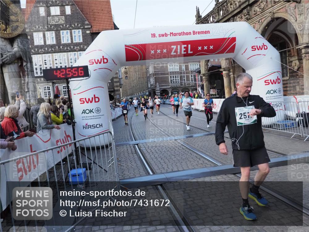 06.10.2024 - 19. swb-Marathon Bremen Luisa Fischer http://msf.ph/oto/7431672 06.10.2024 13:55:56 Ziel 289, 449, 1521, 2108, 2168, 2517, 2580, 3175, 3322, 4401, 4402, 5556, 5849, 6074 meine-sportfotos.de