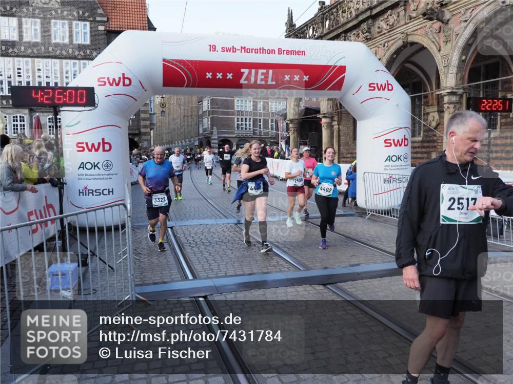 06.10.2024 - 19. swb-Marathon Bremen Luisa Fischer http://msf.ph/oto/7431784 06.10.2024 13:56:00 Ziel 289, 945, 2131, 2168, 2580, 3175, 3322, 4247, 4401, 4402, 5849, 6074 meine-sportfotos.de