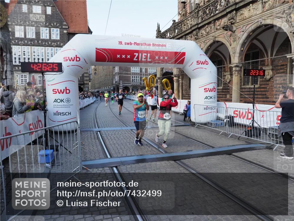 06.10.2024 - 19. swb-Marathon Bremen Luisa Fischer http://msf.ph/oto/7432499 06.10.2024 13:56:25 Ziel 573, 1253, 2178, 2721, 4310, 5948 meine-sportfotos.de