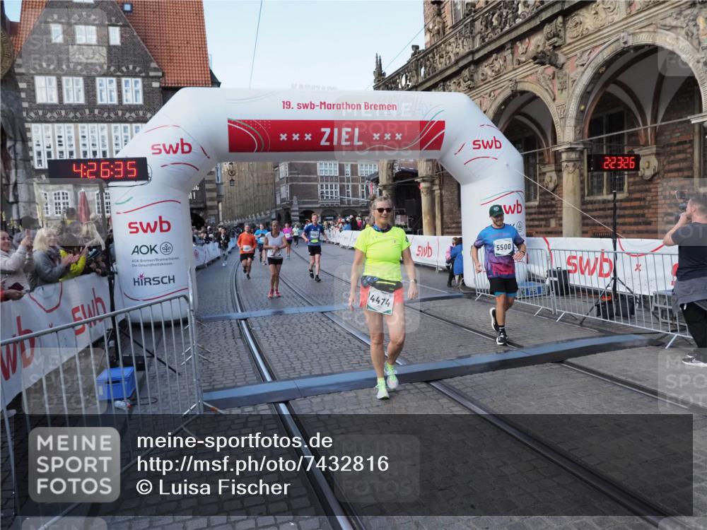 06.10.2024 - 19. swb-Marathon Bremen Luisa Fischer http://msf.ph/oto/7432816 06.10.2024 13:56:35 Ziel 2178, 4373, 4474, 4837, 5500, 5903, 5963, 5969 meine-sportfotos.de