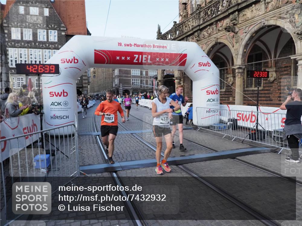06.10.2024 - 19. swb-Marathon Bremen Luisa Fischer http://msf.ph/oto/7432932 06.10.2024 13:56:39 Ziel 2994, 4313, 4373, 4837, 5412, 5500, 5903, 5963, 5969 meine-sportfotos.de