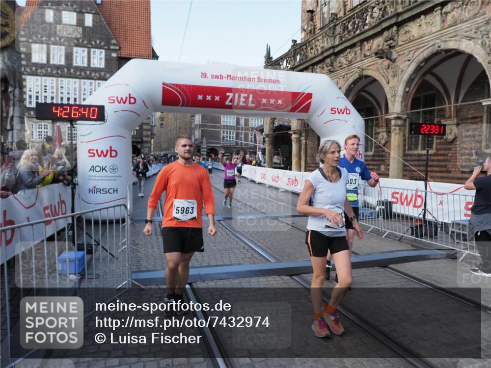06.10.2024 - 19. swb-Marathon Bremen Luisa Fischer http://msf.ph/oto/7432974 06.10.2024 13:56:40 Ziel 2994, 4313, 4373, 4837, 5412, 5903, 5963, 5969 meine-sportfotos.de