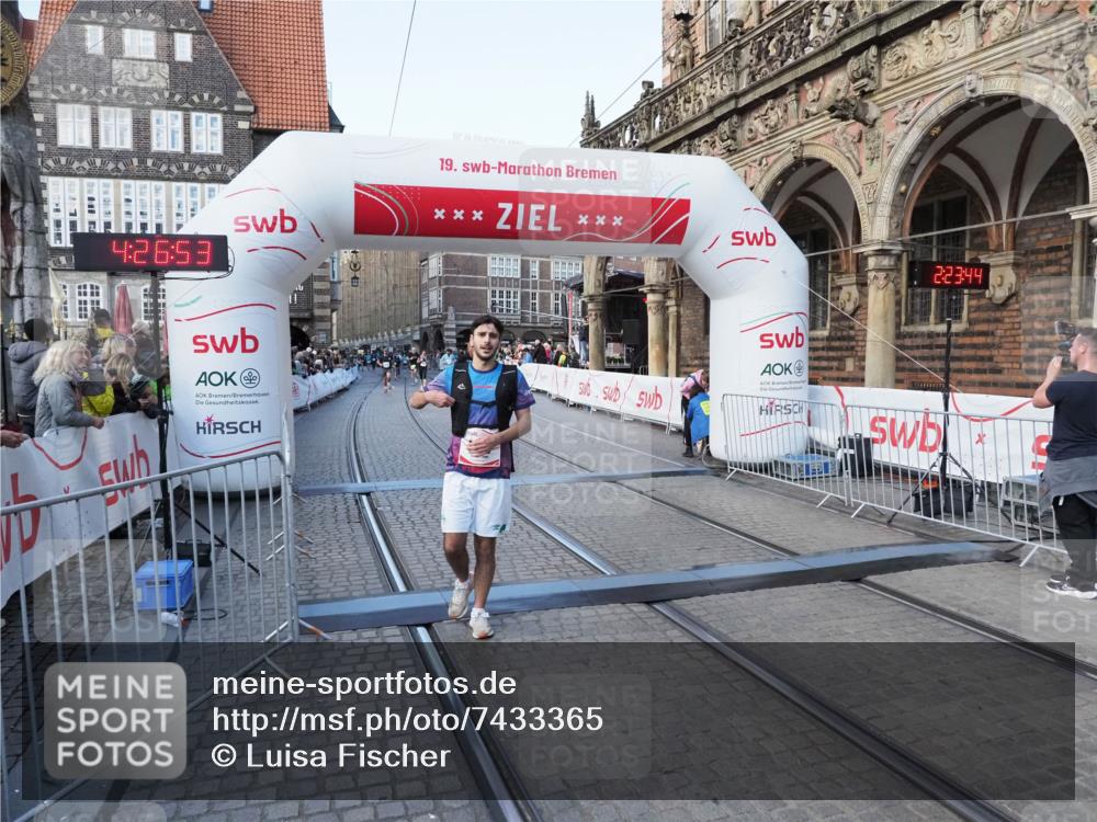 06.10.2024 - 19. swb-Marathon Bremen Luisa Fischer http://msf.ph/oto/7433365 06.10.2024 13:56:53 Ziel 733, 1119, 1364, 2757, 4521, 5735 meine-sportfotos.de