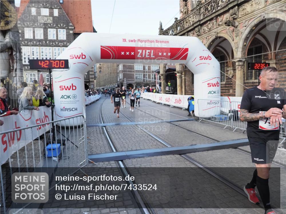 06.10.2024 - 19. swb-Marathon Bremen Luisa Fischer http://msf.ph/oto/7433524 06.10.2024 13:56:59 Ziel 611, 733, 2173, 5413, 6159 meine-sportfotos.de