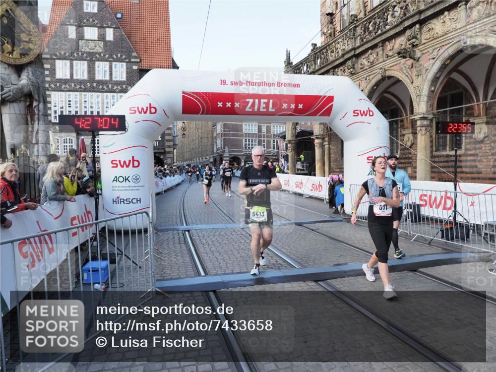 06.10.2024 - 19. swb-Marathon Bremen Luisa Fischer http://msf.ph/oto/7433658 06.10.2024 13:57:04 Ziel 611, 1176, 2173, 4527, 5413, 6159 meine-sportfotos.de