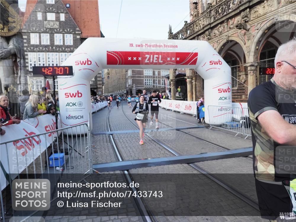 06.10.2024 - 19. swb-Marathon Bremen Luisa Fischer http://msf.ph/oto/7433743 06.10.2024 13:57:07 Ziel 611, 1176, 2173, 2447, 4527, 5413, 5973, 6311, 6531 meine-sportfotos.de