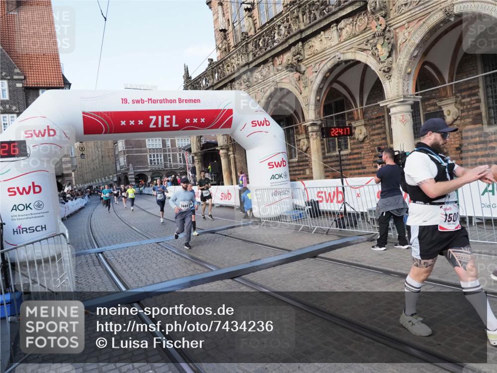 06.10.2024 - 19. swb-Marathon Bremen Luisa Fischer http://msf.ph/oto/7434236 06.10.2024 13:57:26 Ziel 1444, 1508, 2230, 3035, 3498, 3565, 4737, 6869 meine-sportfotos.de