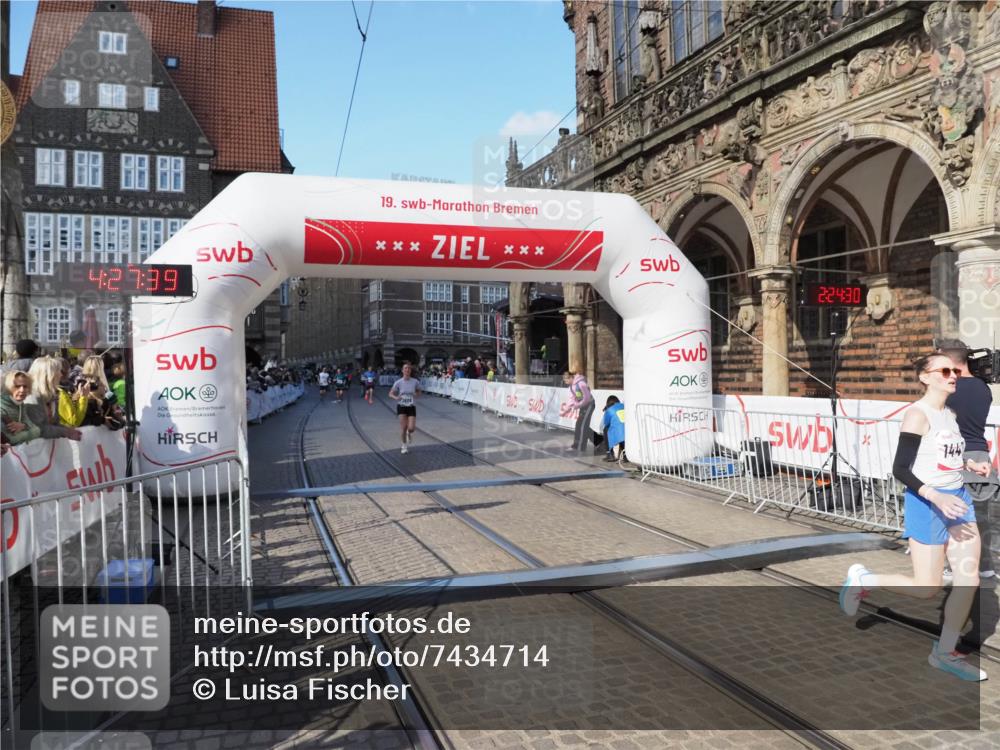 06.10.2024 - 19. swb-Marathon Bremen Luisa Fischer http://msf.ph/oto/7434714 06.10.2024 13:57:39 Ziel 1443, 2853, 3048, 3608, 3966, 4701 meine-sportfotos.de