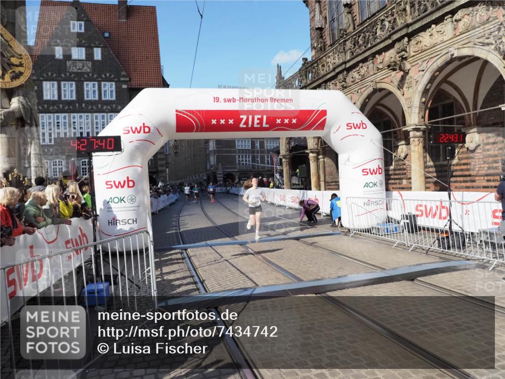 06.10.2024 - 19. swb-Marathon Bremen Luisa Fischer http://msf.ph/oto/7434742 06.10.2024 13:57:40 Ziel 1443, 3608, 4701 meine-sportfotos.de