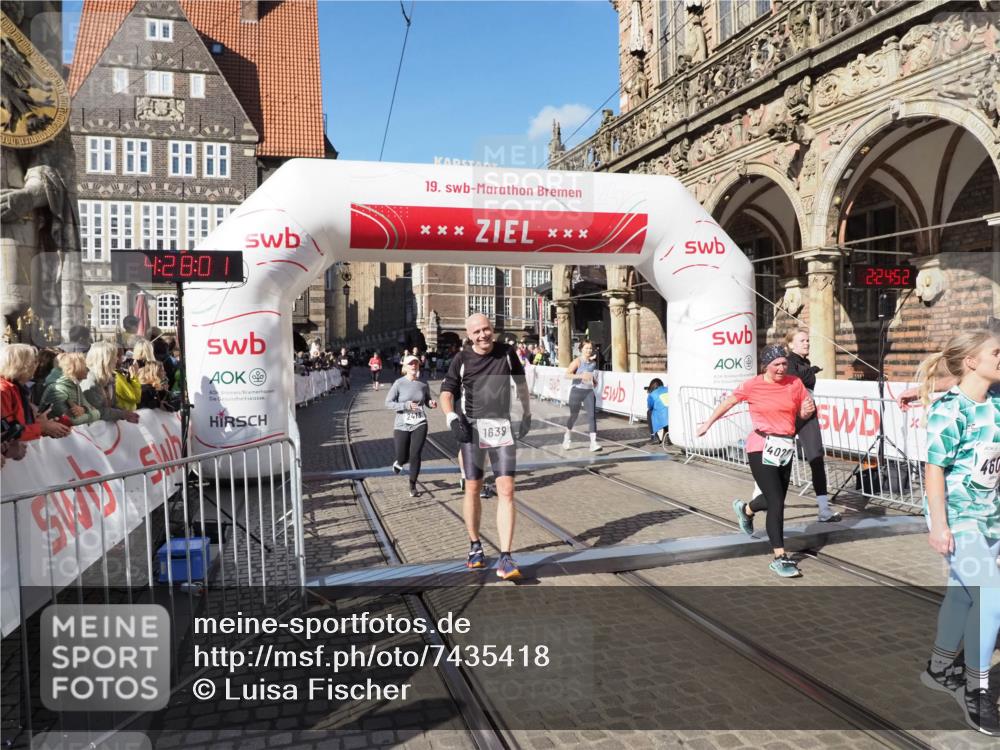 06.10.2024 - 19. swb-Marathon Bremen Luisa Fischer http://msf.ph/oto/7435418 06.10.2024 13:58:01 Ziel 1428, 1572, 1639, 2413, 3043, 4028, 4597, 4601, 5358, 5539, 6270 meine-sportfotos.de