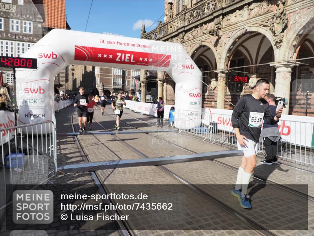 06.10.2024 - 19. swb-Marathon Bremen Luisa Fischer http://msf.ph/oto/7435662 06.10.2024 13:58:08 Ziel 242, 2451, 2452, 2897, 3552, 3840, 4011, 5539, 5934, 6270 meine-sportfotos.de