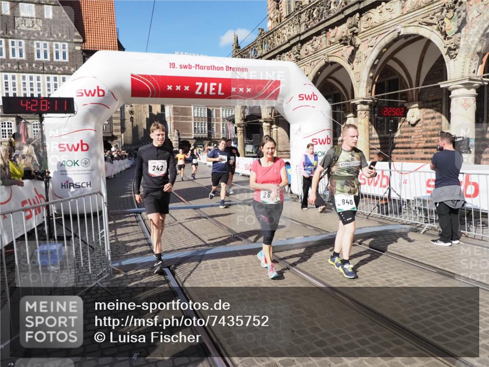 06.10.2024 - 19. swb-Marathon Bremen Luisa Fischer http://msf.ph/oto/7435752 06.10.2024 13:58:11 Ziel 242, 2451, 2452, 2897, 3552, 3840, 4011, 5539, 5934 meine-sportfotos.de