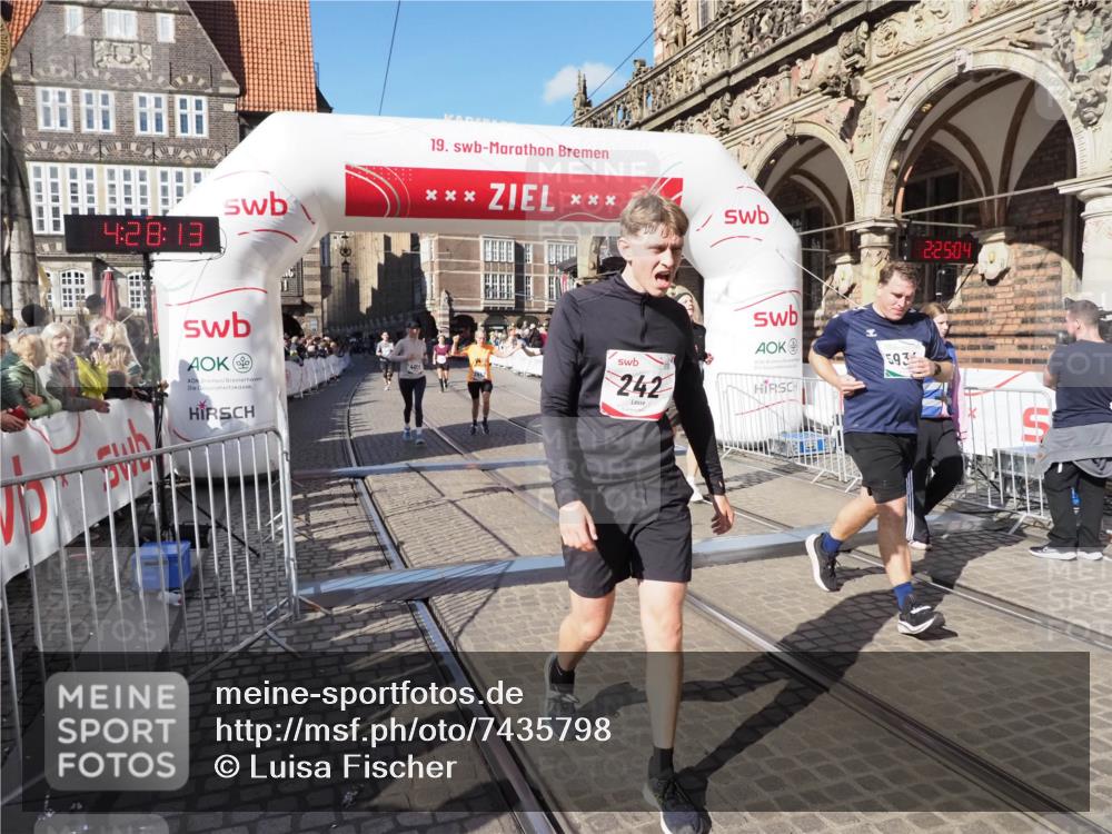 06.10.2024 - 19. swb-Marathon Bremen Luisa Fischer http://msf.ph/oto/7435798 06.10.2024 13:58:13 Ziel 242, 2451, 2452, 2897, 3552, 3840, 4011, 4896, 5934, 5949, 6447 meine-sportfotos.de