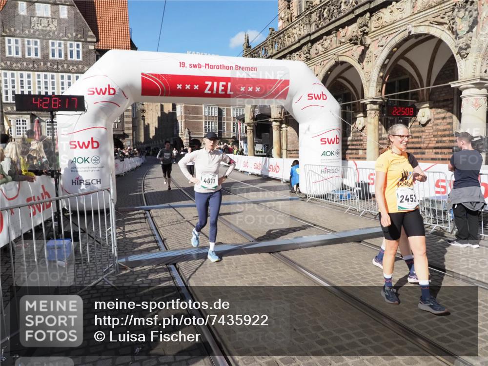 06.10.2024 - 19. swb-Marathon Bremen Luisa Fischer http://msf.ph/oto/7435922 06.10.2024 13:58:17 Ziel 1414, 2451, 2452, 3552, 4011, 4896, 5934, 5949, 6447 meine-sportfotos.de