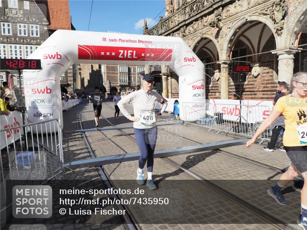06.10.2024 - 19. swb-Marathon Bremen Luisa Fischer http://msf.ph/oto/7435950 06.10.2024 13:58:18 Ziel 472, 1414, 2451, 2452, 3552, 4011, 4896, 5949, 6447 meine-sportfotos.de