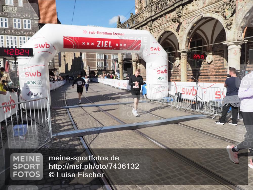 06.10.2024 - 19. swb-Marathon Bremen Luisa Fischer http://msf.ph/oto/7436132 06.10.2024 13:58:24 Ziel 472, 1414, 3489, 4896, 5758, 5949, 6447, 6749 meine-sportfotos.de