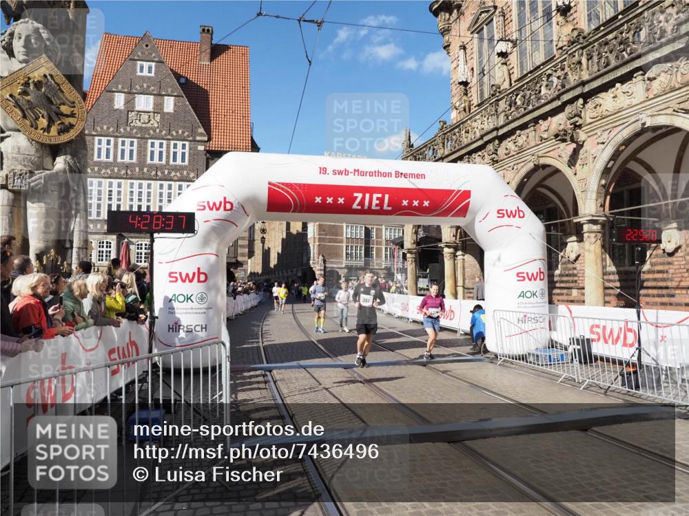 06.10.2024 - 19. swb-Marathon Bremen Luisa Fischer http://msf.ph/oto/7436496 06.10.2024 13:58:37 Ziel 351, 1629, 2374, 2440, 3634, 4840, 5637 meine-sportfotos.de
