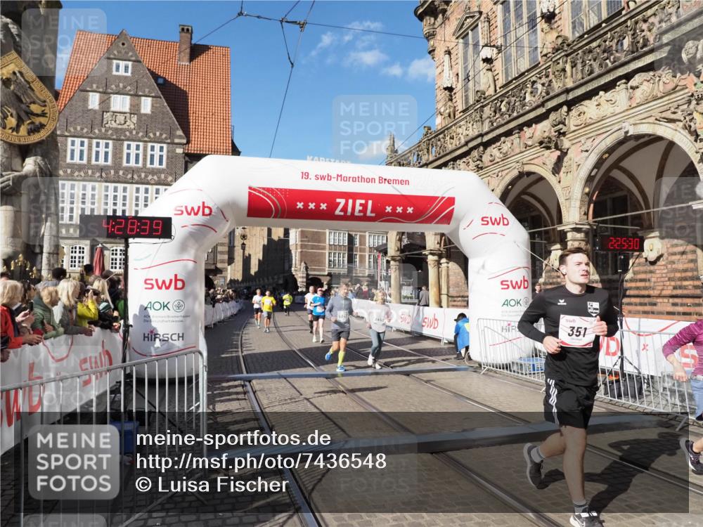 06.10.2024 - 19. swb-Marathon Bremen Luisa Fischer http://msf.ph/oto/7436548 06.10.2024 13:58:39 Ziel 351, 1629, 2374, 2440, 3634, 4748, 4840, 5637 meine-sportfotos.de