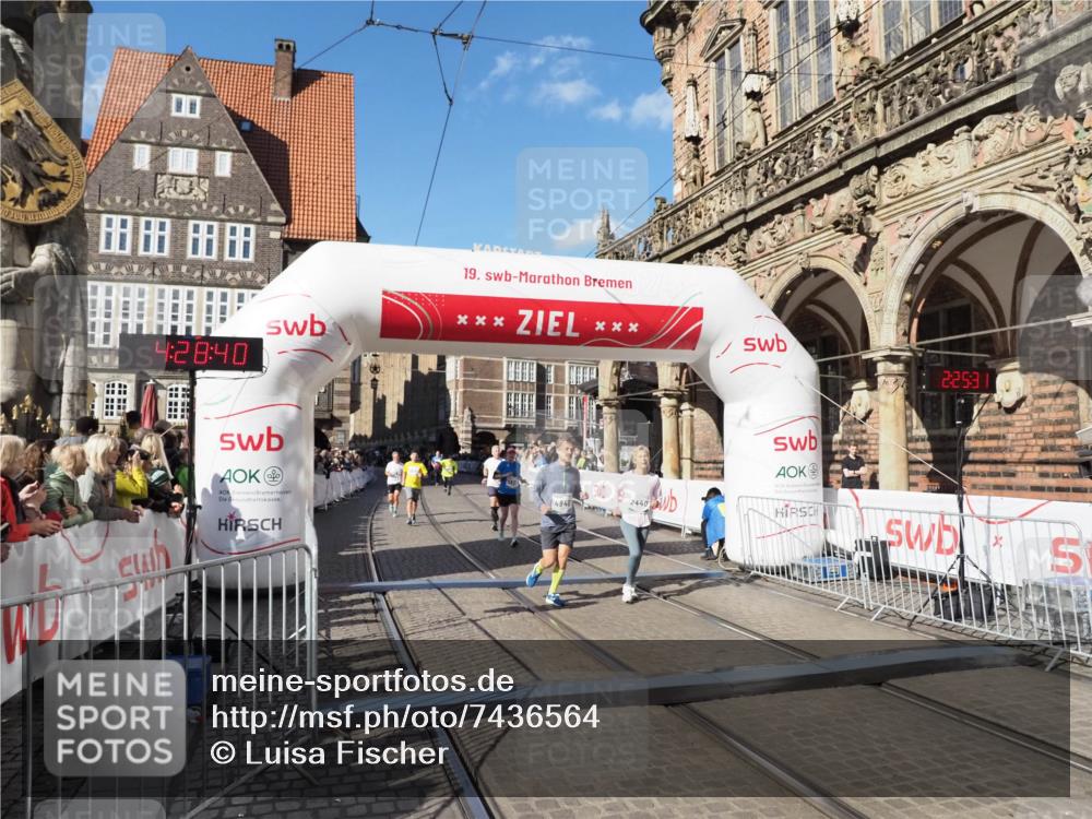 06.10.2024 - 19. swb-Marathon Bremen Luisa Fischer http://msf.ph/oto/7436564 06.10.2024 13:58:40 Ziel 305, 351, 1629, 2374, 2440, 3634, 4748, 4840, 5637 meine-sportfotos.de