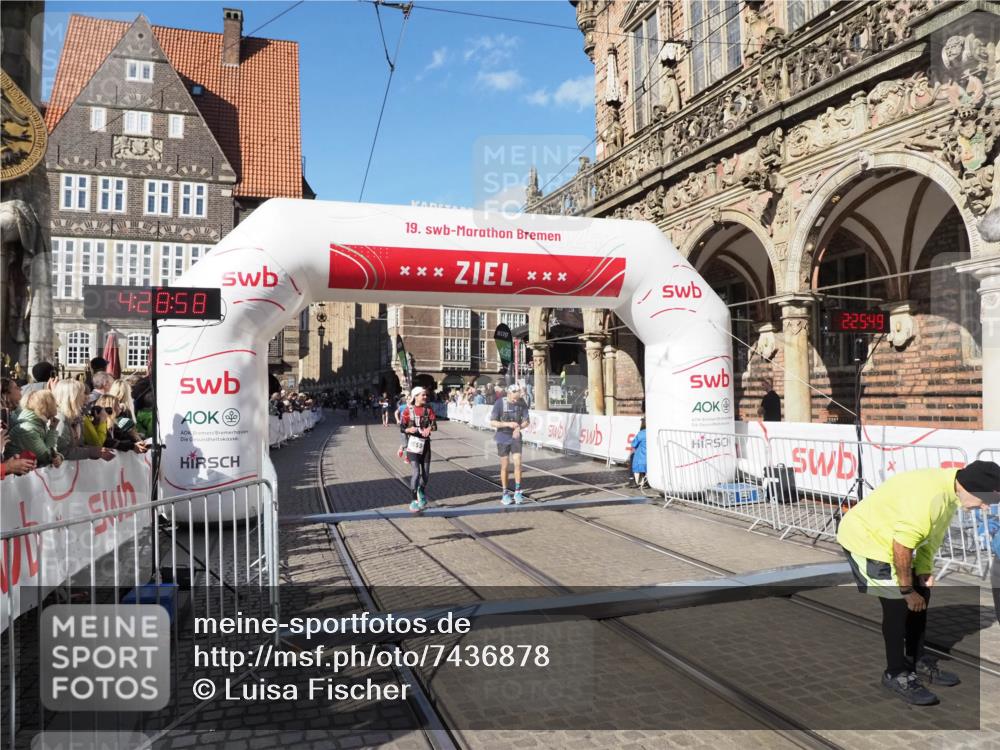 06.10.2024 - 19. swb-Marathon Bremen Luisa Fischer http://msf.ph/oto/7436878 06.10.2024 13:58:58 Ziel 1115, 1394, 1559, 1595, 2038, 3807 meine-sportfotos.de