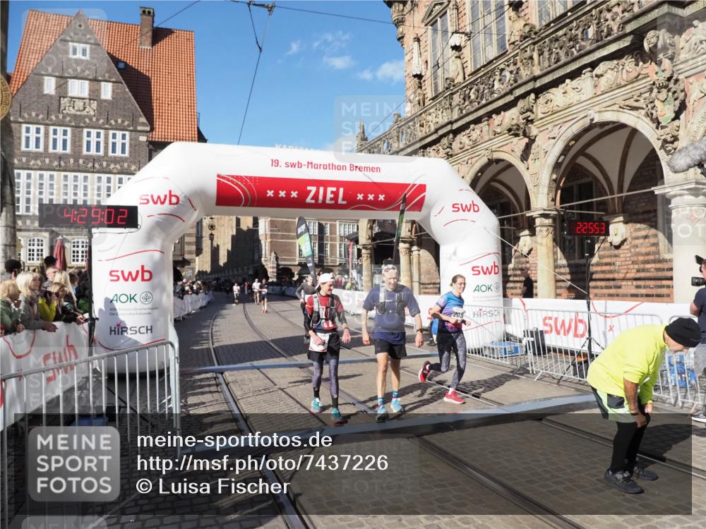 06.10.2024 - 19. swb-Marathon Bremen Luisa Fischer http://msf.ph/oto/7437226 06.10.2024 13:59:02 Ziel 1394, 1559, 1595, 2038, 6554 meine-sportfotos.de