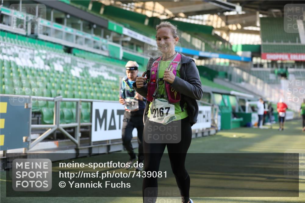 06.10.2024 - 19. swb-Marathon Bremen Yannick Fuchs http://msf.ph/oto/7439081 06.10.2024 13:54:11 Laufen im Stadion 695, 1167, 1244, 2167, 5141, 5777 meine-sportfotos.de