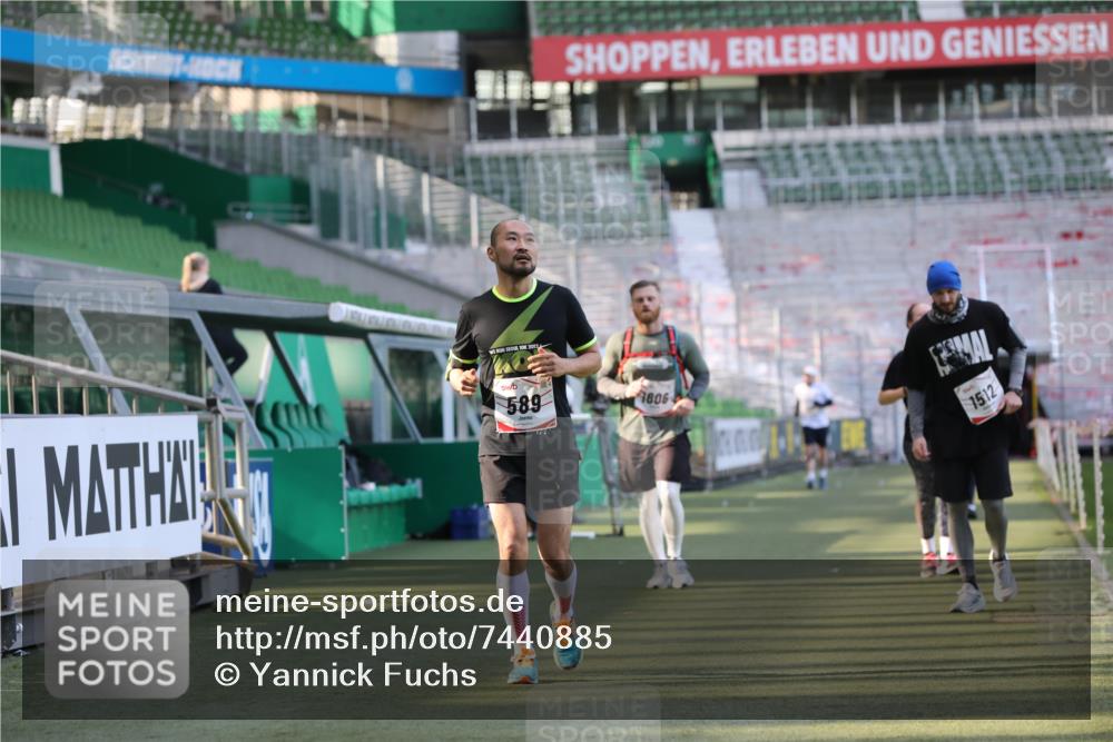 06.10.2024 - 19. swb-Marathon Bremen Yannick Fuchs http://msf.ph/oto/7440885 06.10.2024 13:56:41 Laufen im Stadion 589, 703, 778, 1256, 1277, 1512, 1606, 3163, 4990 meine-sportfotos.de