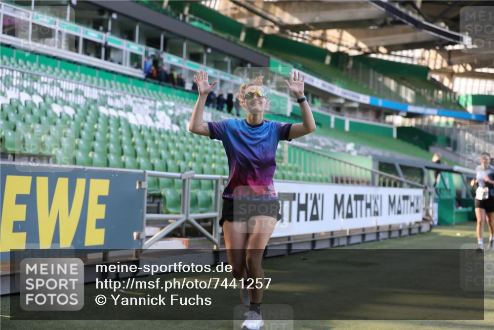 06.10.2024 - 19. swb-Marathon Bremen Yannick Fuchs http://msf.ph/oto/7441257 06.10.2024 13:57:10 Laufen im Stadion 535, 1256, 1277, 2960, 4990 meine-sportfotos.de