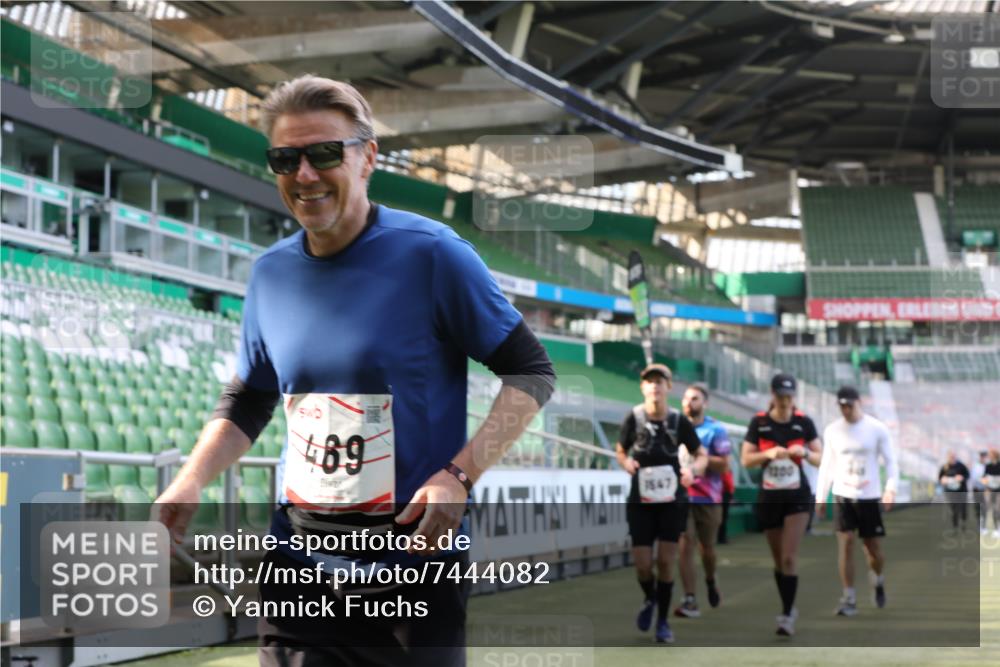 06.10.2024 - 19. swb-Marathon Bremen Yannick Fuchs http://msf.ph/oto/7444082 06.10.2024 14:03:10 Laufen im Stadion 387, 469, 568, 599, 698, 1200, 1547, 1649, 3247, 6721, 6795, 6888 meine-sportfotos.de