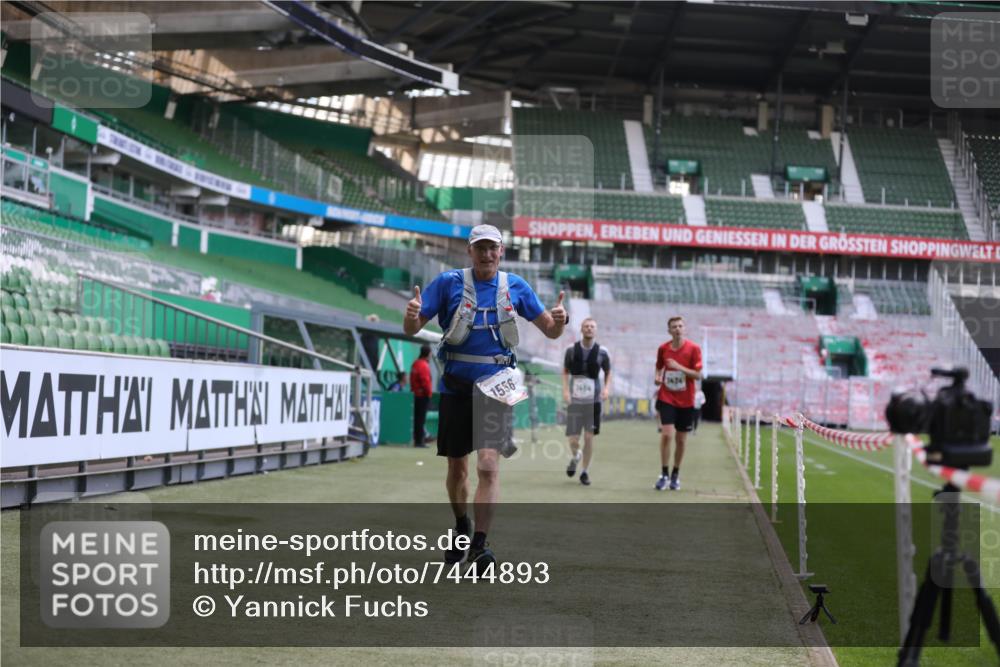 06.10.2024 - 19. swb-Marathon Bremen Yannick Fuchs http://msf.ph/oto/7444893 06.10.2024 14:04:27 Laufen im Stadion 1434, 1454, 1495, 1496, 1526, 1556, 3914, 3973, 5501, 5822, 5989 meine-sportfotos.de