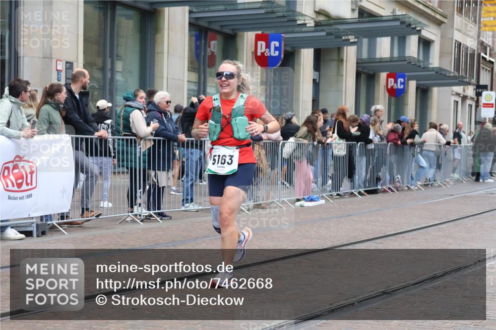 06.10.2024 - 19. swb-Marathon Bremen Strokosch-Dieckow http://msf.ph/oto/7462668 06.10.2024 14:11:48 Laufen 581, 1489, 1537, 2144, 2545, 3387, 5103, 5120, 5163, 5510, 5900, 5924, 6021, 6138, 6187, 6850 meine-sportfotos.de