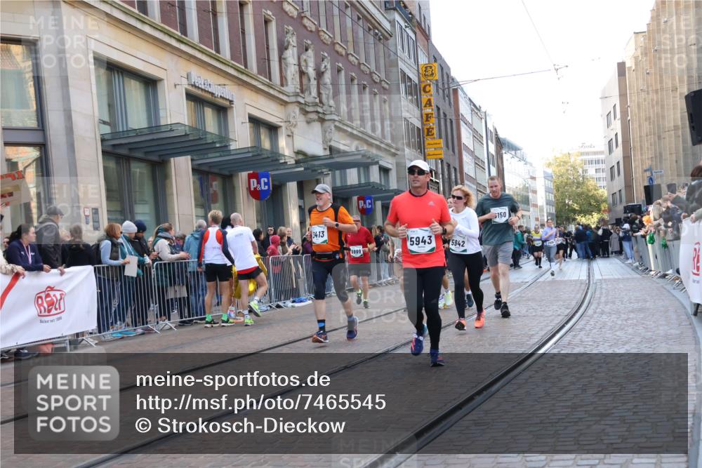 06.10.2024 - 19. swb-Marathon Bremen Strokosch-Dieckow http://msf.ph/oto/7465545 06.10.2024 13:54:18 Laufen 693, 834, 1374, 1437, 1544, 1596, 1627, 1628, 2086, 2101, 2194, 2384, 2482, 2649, 2916, 2986, 2989, 3040, 3219, 3272, 3308, 3400, 3413, 3433, 3971, 4277, 4464, 4629, 4632, 5022, 5044, 5109, 5150, 5353, 5395, 5507, 5942, 5943, 5947, 6130, 6165, 6999 meine-sportfotos.de