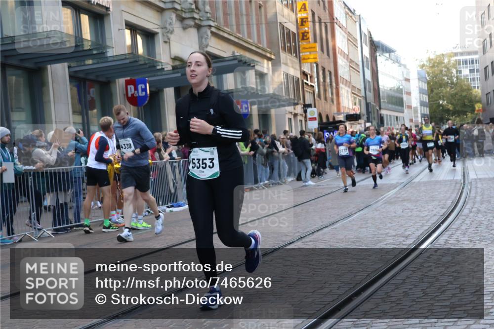 06.10.2024 - 19. swb-Marathon Bremen Strokosch-Dieckow http://msf.ph/oto/7465626 06.10.2024 13:54:34 Laufen 424, 693, 834, 1374, 2059, 2101, 2194, 2232, 2384, 2649, 2714, 2715, 2916, 2986, 3040, 3204, 3272, 3308, 3504, 3541, 3551, 3575, 3664, 3823, 3971, 3987, 4123, 4277, 4383, 4629, 4632, 4750, 5044, 5344, 5353, 5418, 5507, 5535, 6130, 6165, 6556 meine-sportfotos.de