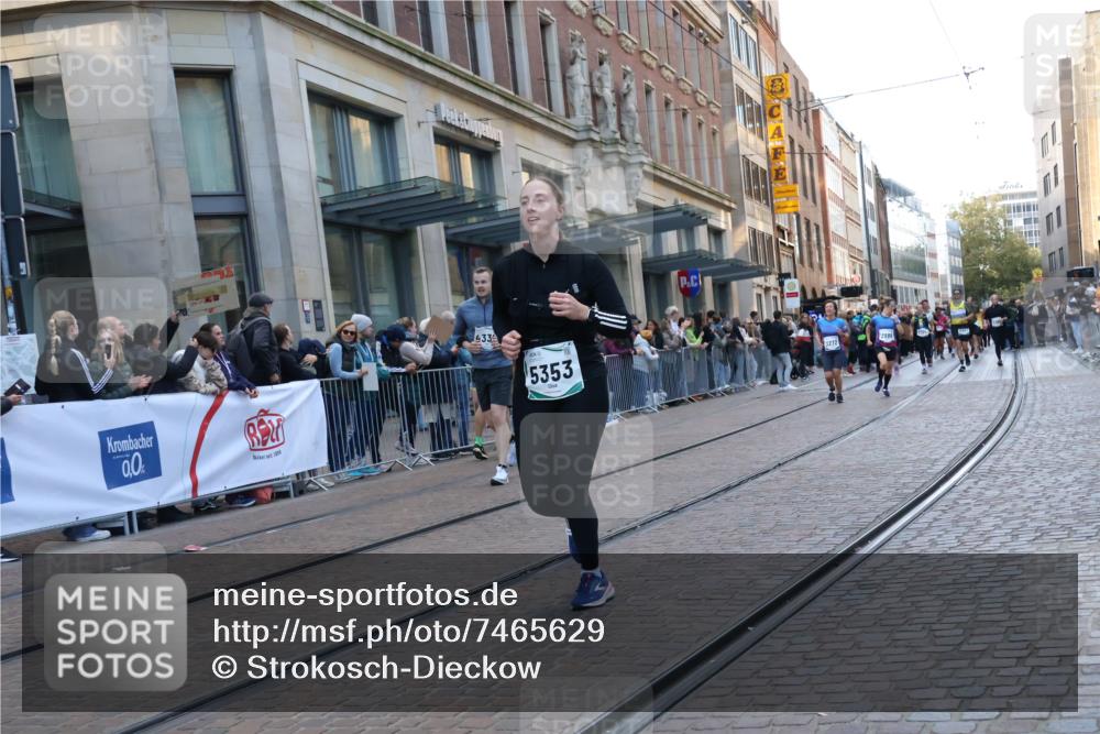 06.10.2024 - 19. swb-Marathon Bremen Strokosch-Dieckow http://msf.ph/oto/7465629 06.10.2024 13:54:35 Laufen 424, 643, 693, 834, 1374, 2059, 2101, 2194, 2232, 2275, 2384, 2649, 2714, 2715, 2916, 2986, 3040, 3204, 3272, 3308, 3504, 3541, 3551, 3575, 3664, 3823, 3987, 4123, 4277, 4383, 4629, 4632, 4750, 5044, 5344, 5353, 5418, 5507, 5535, 6130, 6165, 6556 meine-sportfotos.de