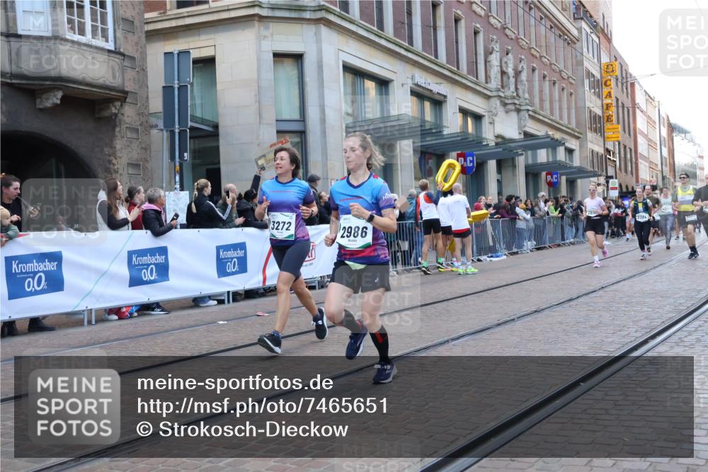 06.10.2024 - 19. swb-Marathon Bremen Strokosch-Dieckow http://msf.ph/oto/7465651 06.10.2024 13:54:40 Laufen 424, 643, 693, 834, 1374, 2059, 2101, 2194, 2232, 2275, 2384, 2649, 2714, 2715, 2916, 2986, 3010, 3040, 3081, 3204, 3272, 3308, 3504, 3541, 3551, 3575, 3664, 3761, 3823, 3987, 4123, 4277, 4383, 4632, 4750, 5044, 5344, 5353, 5418, 5507, 5535, 6130, 6165, 6556, 6558, 6887 meine-sportfotos.de