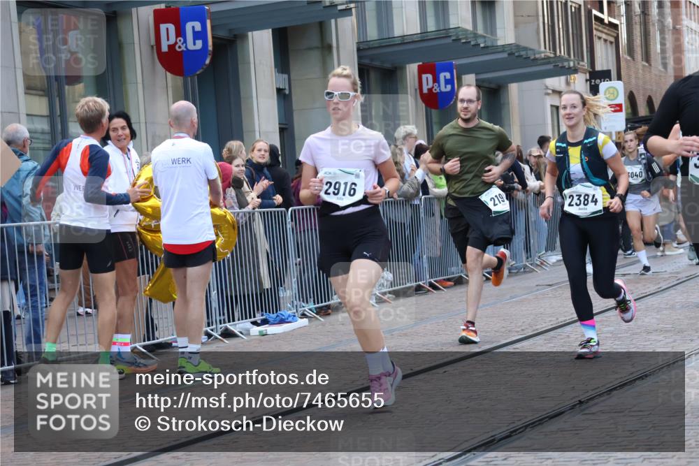 06.10.2024 - 19. swb-Marathon Bremen Strokosch-Dieckow http://msf.ph/oto/7465655 06.10.2024 13:54:41 Laufen 424, 643, 693, 834, 1374, 2059, 2194, 2232, 2275, 2384, 2649, 2714, 2715, 2916, 2986, 3010, 3040, 3081, 3204, 3272, 3308, 3504, 3541, 3551, 3575, 3664, 3761, 3823, 3987, 4123, 4277, 4383, 4750, 5044, 5344, 5353, 5418, 5507, 5535, 6130, 6165, 6556, 6558, 6887 meine-sportfotos.de