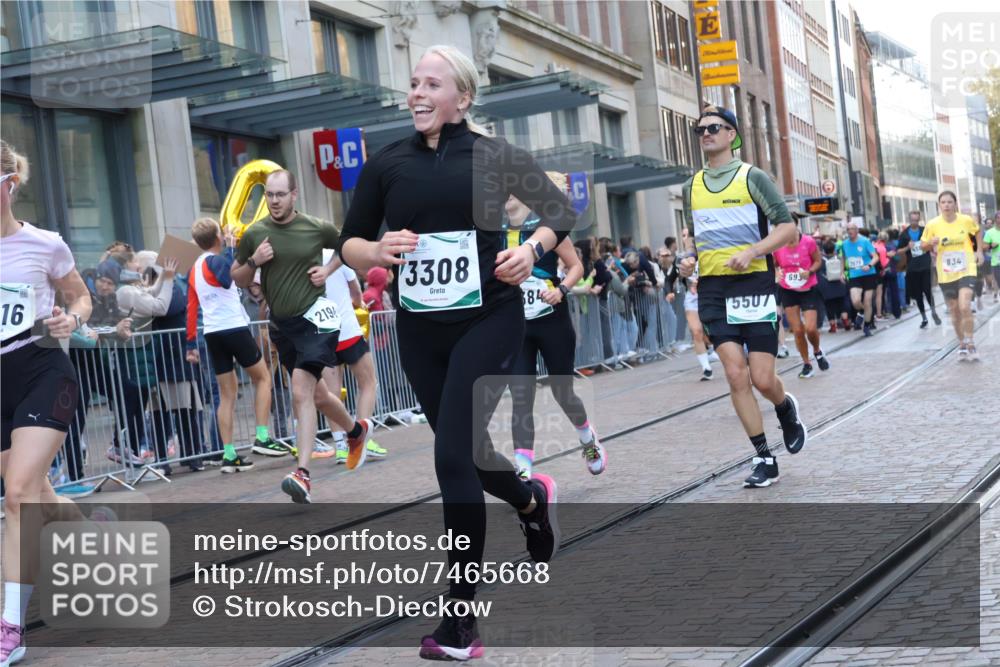 06.10.2024 - 19. swb-Marathon Bremen Strokosch-Dieckow http://msf.ph/oto/7465668 06.10.2024 13:54:43 Laufen 424, 643, 693, 834, 1374, 2059, 2194, 2232, 2275, 2384, 2649, 2700, 2714, 2715, 2916, 2986, 3010, 3040, 3081, 3204, 3272, 3308, 3504, 3541, 3551, 3575, 3664, 3761, 3823, 3987, 4123, 4230, 4277, 4383, 4750, 5044, 5344, 5353, 5418, 5507, 5535, 6130, 6165, 6556, 6558, 6887 meine-sportfotos.de