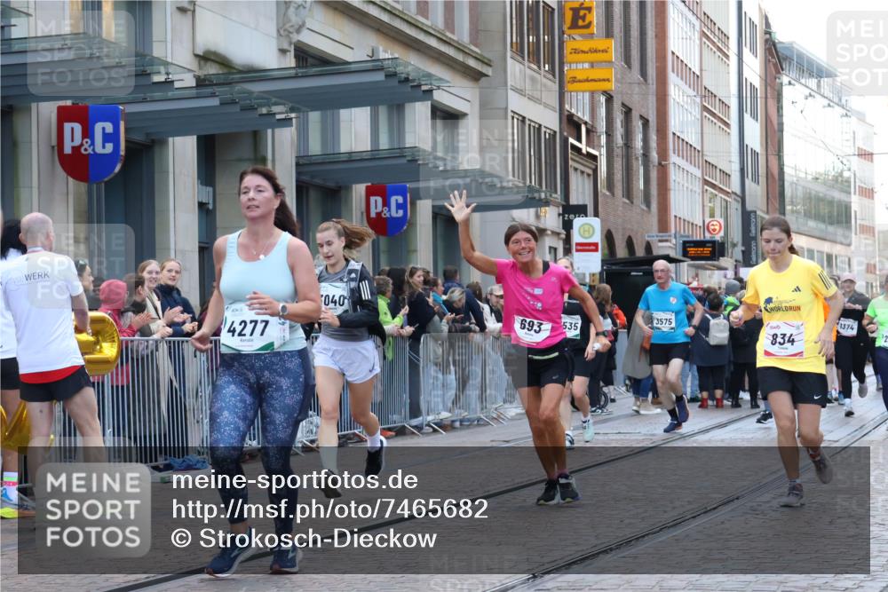 06.10.2024 - 19. swb-Marathon Bremen Strokosch-Dieckow http://msf.ph/oto/7465682 06.10.2024 13:54:45 Laufen 424, 643, 693, 834, 1374, 2059, 2121, 2194, 2232, 2275, 2384, 2649, 2700, 2714, 2715, 2916, 2986, 3010, 3040, 3081, 3204, 3272, 3308, 3504, 3541, 3551, 3575, 3664, 3730, 3761, 3823, 3987, 4123, 4230, 4277, 4383, 4750, 5044, 5344, 5418, 5507, 5535, 6130, 6556, 6558, 6887 meine-sportfotos.de