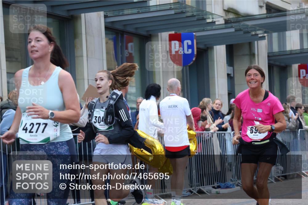 06.10.2024 - 19. swb-Marathon Bremen Strokosch-Dieckow http://msf.ph/oto/7465695 06.10.2024 13:54:46 Laufen 424, 643, 693, 834, 1374, 2059, 2121, 2194, 2232, 2275, 2384, 2649, 2700, 2714, 2715, 2916, 2986, 3010, 3040, 3081, 3204, 3272, 3308, 3504, 3541, 3551, 3575, 3664, 3730, 3761, 3823, 3987, 4123, 4230, 4277, 4383, 4750, 5044, 5313, 5344, 5418, 5507, 5535, 6130, 6556, 6558, 6887 meine-sportfotos.de