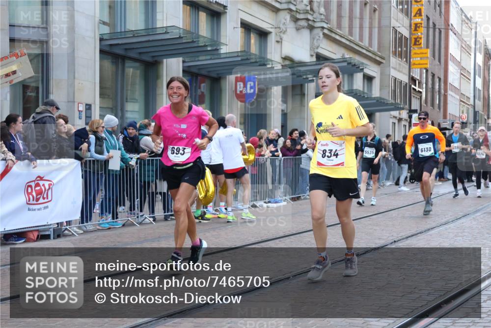 06.10.2024 - 19. swb-Marathon Bremen Strokosch-Dieckow http://msf.ph/oto/7465705 06.10.2024 13:54:47 Laufen 424, 643, 693, 834, 1374, 2059, 2121, 2194, 2232, 2275, 2384, 2649, 2700, 2714, 2715, 2916, 3010, 3040, 3081, 3204, 3272, 3308, 3504, 3541, 3551, 3575, 3664, 3730, 3761, 3823, 3987, 4123, 4230, 4277, 4383, 4750, 5044, 5313, 5344, 5418, 5507, 5535, 6130, 6556, 6558, 6887 meine-sportfotos.de