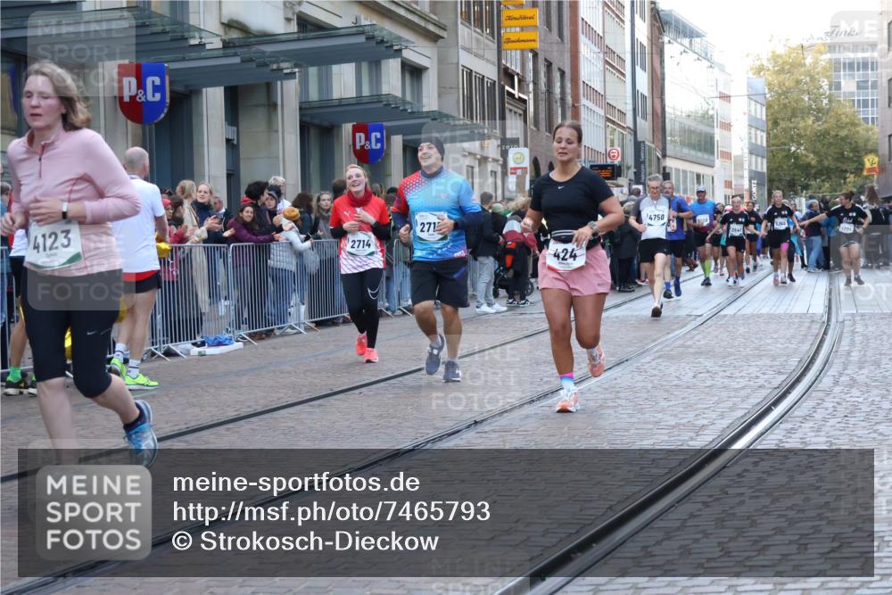 06.10.2024 - 19. swb-Marathon Bremen Strokosch-Dieckow http://msf.ph/oto/7465793 06.10.2024 13:54:56 Laufen 424, 643, 877, 942, 1264, 1374, 2057, 2059, 2121, 2232, 2275, 2598, 2700, 2714, 2715, 3010, 3081, 3204, 3504, 3541, 3551, 3575, 3664, 3730, 3743, 3761, 3823, 3987, 4123, 4230, 4277, 4383, 4750, 5148, 5257, 5313, 5344, 5418, 5535, 6556, 6558, 6887 meine-sportfotos.de