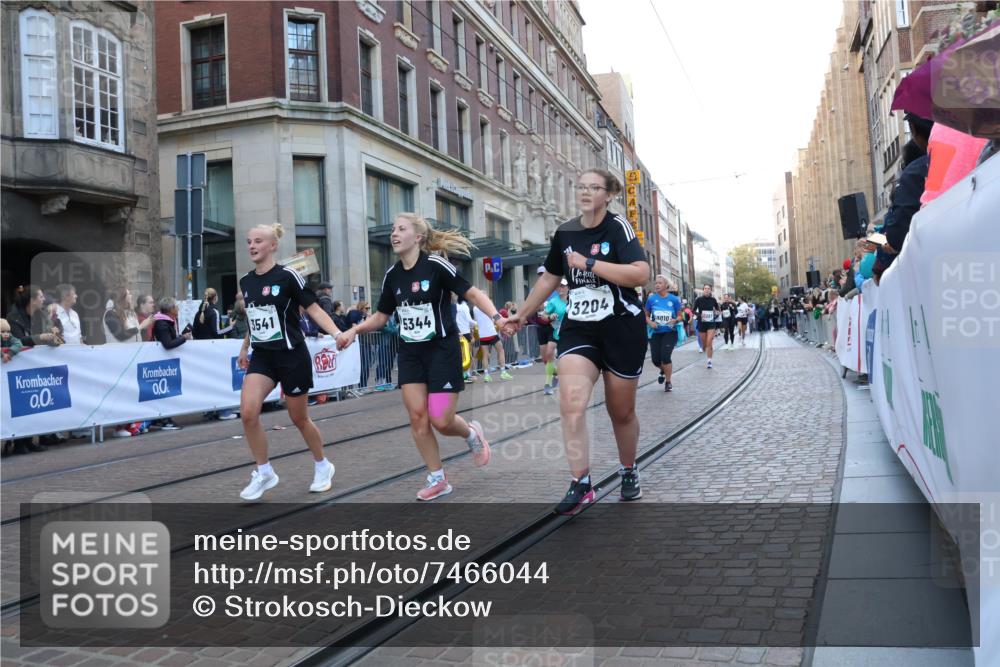06.10.2024 - 19. swb-Marathon Bremen Strokosch-Dieckow http://msf.ph/oto/7466044 06.10.2024 13:55:07 Laufen 449, 643, 877, 942, 1264, 1521, 2057, 2108, 2121, 2168, 2232, 2275, 2517, 2598, 2700, 2714, 2715, 3010, 3081, 3204, 3541, 3730, 3743, 3761, 3987, 4123, 4230, 4750, 5148, 5257, 5313, 5344, 5556, 5849, 6558, 6887 meine-sportfotos.de