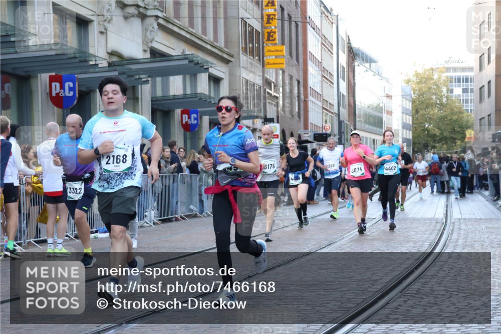 06.10.2024 - 19. swb-Marathon Bremen Strokosch-Dieckow http://msf.ph/oto/7466168 06.10.2024 13:55:37 Laufen 289, 449, 573, 582, 854, 945, 1004, 1051, 1177, 1199, 1253, 1329, 1521, 2108, 2131, 2140, 2168, 2517, 2580, 2721, 3090, 3175, 3224, 3322, 4247, 4310, 4401, 4402, 4697, 5556, 5849, 5866, 5948, 6074 meine-sportfotos.de