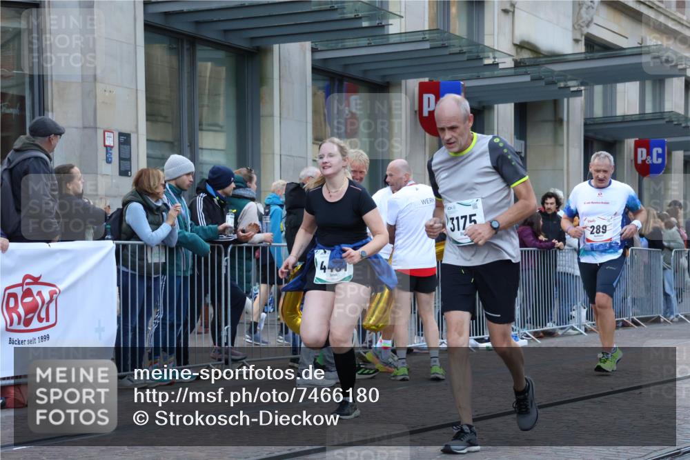 06.10.2024 - 19. swb-Marathon Bremen Strokosch-Dieckow http://msf.ph/oto/7466180 06.10.2024 13:55:40 Laufen 289, 449, 573, 582, 854, 945, 1004, 1051, 1177, 1199, 1253, 1329, 1521, 2108, 2131, 2140, 2168, 2517, 2580, 2721, 3090, 3175, 3224, 3322, 4247, 4310, 4401, 4402, 4697, 5556, 5849, 5866, 5948, 6074 meine-sportfotos.de
