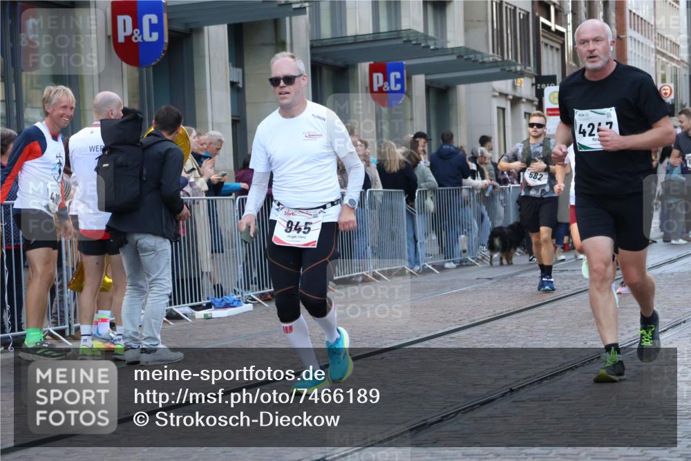 06.10.2024 - 19. swb-Marathon Bremen Strokosch-Dieckow http://msf.ph/oto/7466189 06.10.2024 13:55:43 Laufen 289, 449, 573, 582, 854, 945, 1004, 1051, 1177, 1199, 1253, 1329, 2131, 2140, 2168, 2178, 2580, 2721, 3090, 3175, 3224, 3322, 4247, 4310, 4401, 4402, 4474, 4697, 5500, 5849, 5866, 5948, 6074 meine-sportfotos.de