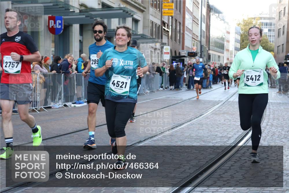 06.10.2024 - 19. swb-Marathon Bremen Strokosch-Dieckow http://msf.ph/oto/7466364 06.10.2024 13:56:25 Laufen 611, 733, 1119, 1176, 1364, 2173, 2447, 2757, 2994, 4313, 4373, 4521, 4527, 4837, 5267, 5412, 5413, 5735, 5903, 5963, 5969, 5973, 6159, 6311, 6531 meine-sportfotos.de