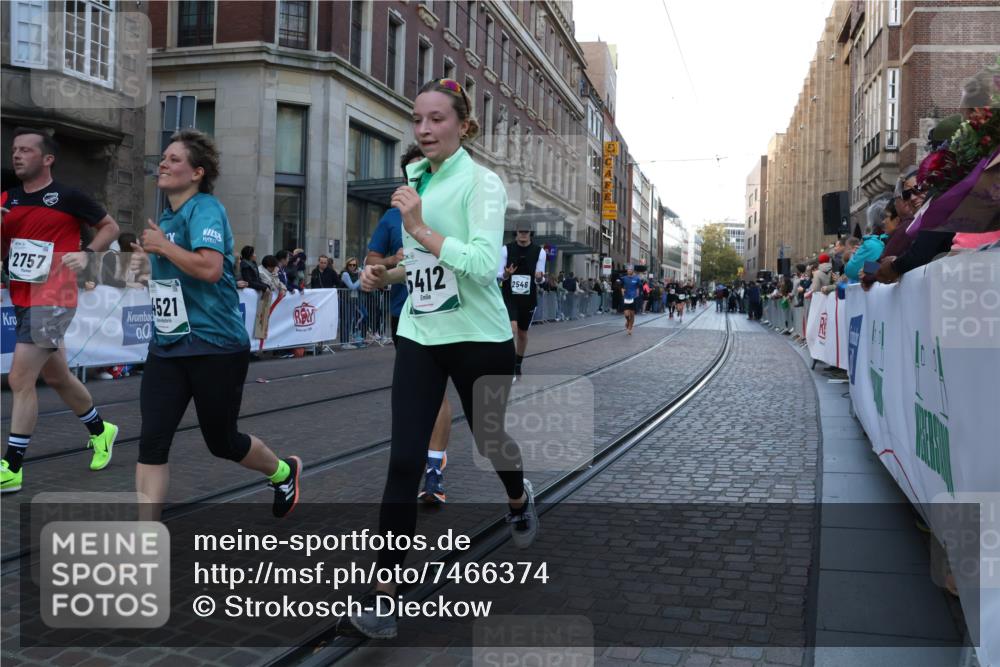 06.10.2024 - 19. swb-Marathon Bremen Strokosch-Dieckow http://msf.ph/oto/7466374 06.10.2024 13:56:27 Laufen 461, 611, 733, 1119, 1176, 1364, 2173, 2447, 2757, 2994, 4313, 4521, 4527, 4837, 5267, 5412, 5413, 5735, 5903, 5963, 5969, 5973, 6159, 6311, 6531 meine-sportfotos.de