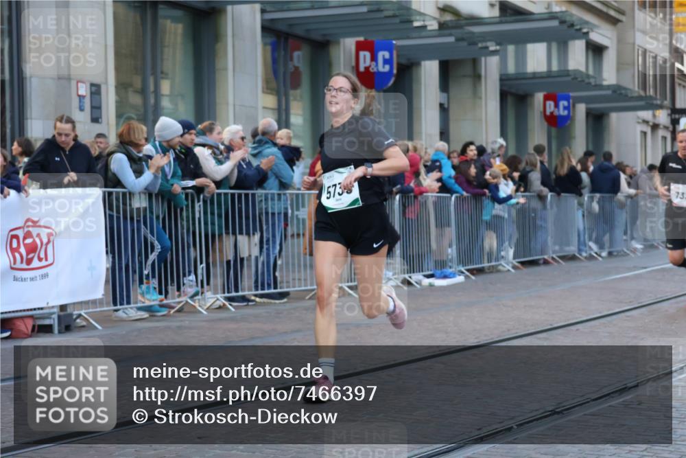 06.10.2024 - 19. swb-Marathon Bremen Strokosch-Dieckow http://msf.ph/oto/7466397 06.10.2024 13:56:33 Laufen 168, 461, 611, 733, 1119, 1176, 1364, 1508, 2173, 2447, 2757, 2994, 4313, 4521, 4527, 5267, 5412, 5413, 5735, 5973, 6005, 6159, 6311, 6531 meine-sportfotos.de